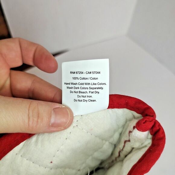 Oven Mitt Glove Cotton 7" x 13" Quilted Red Potholder Pad Mat Christmas Hook - Picture 6 of 7